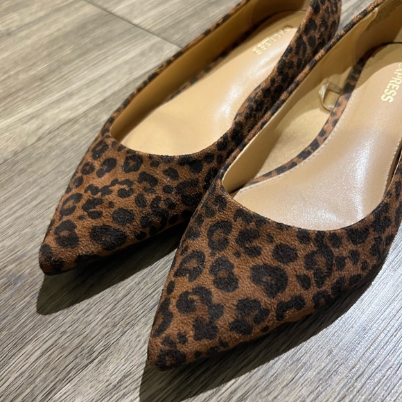 Express Leopard print flats, size 6 - Picture 2 of 3